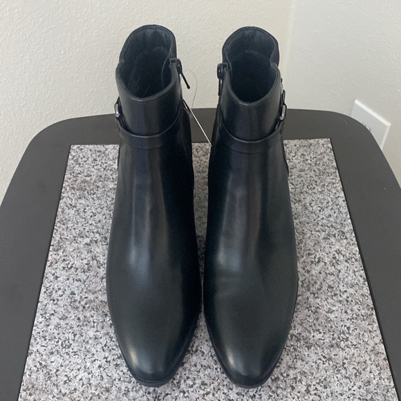 NIB: Croft & Barrow Black Boots. - Picture 2 of 5